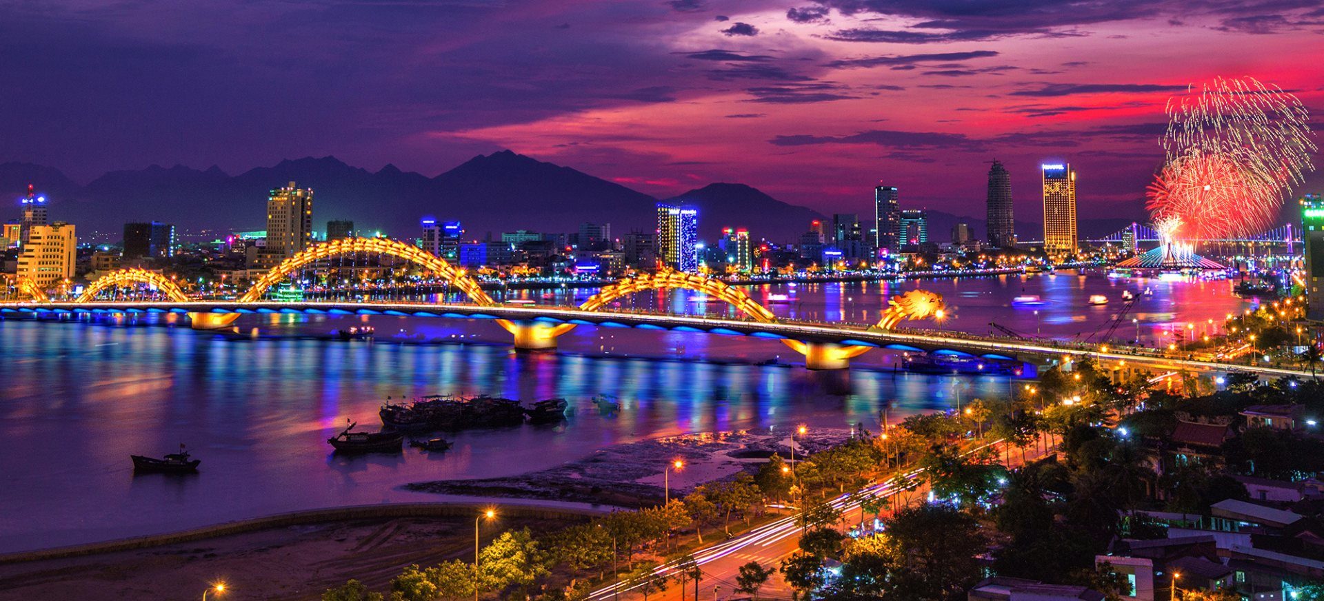Bờ biển Đà Nẵng nhìn từ trên cao
