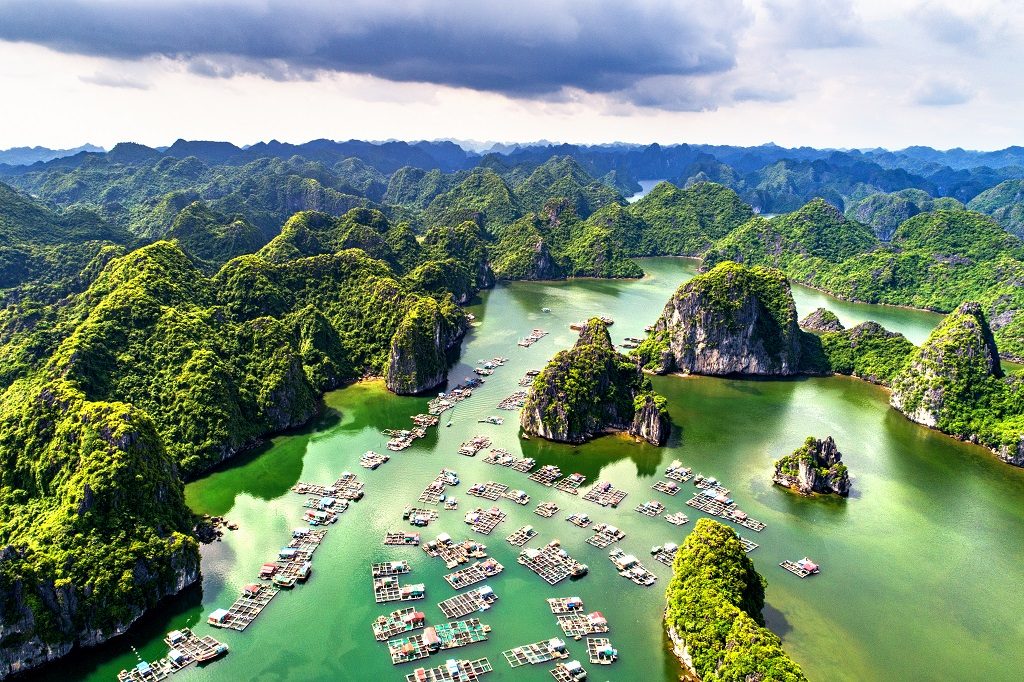 Vịnh Lan Hạ nhìn từ trên cao